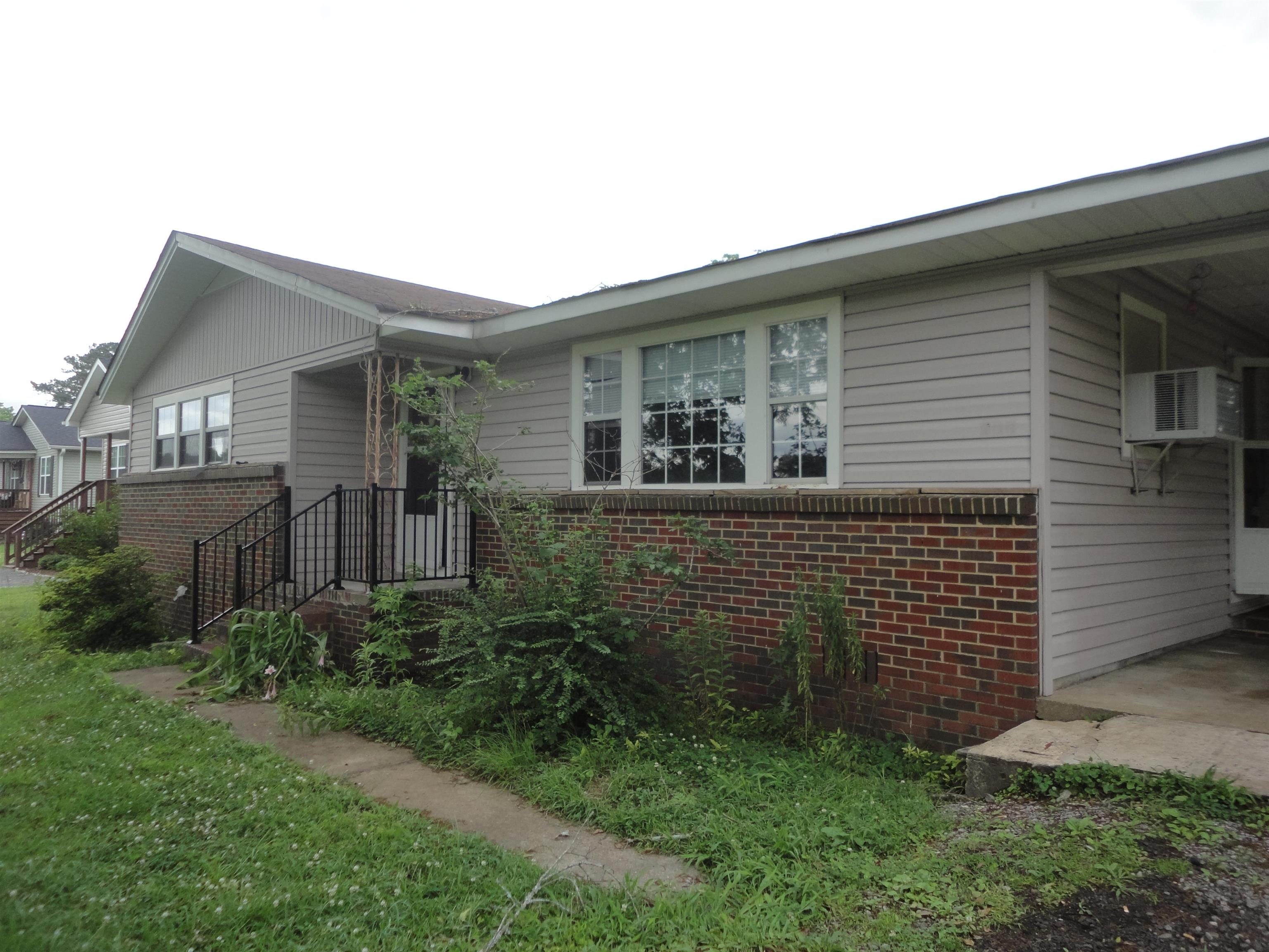 204 Railroad Ave