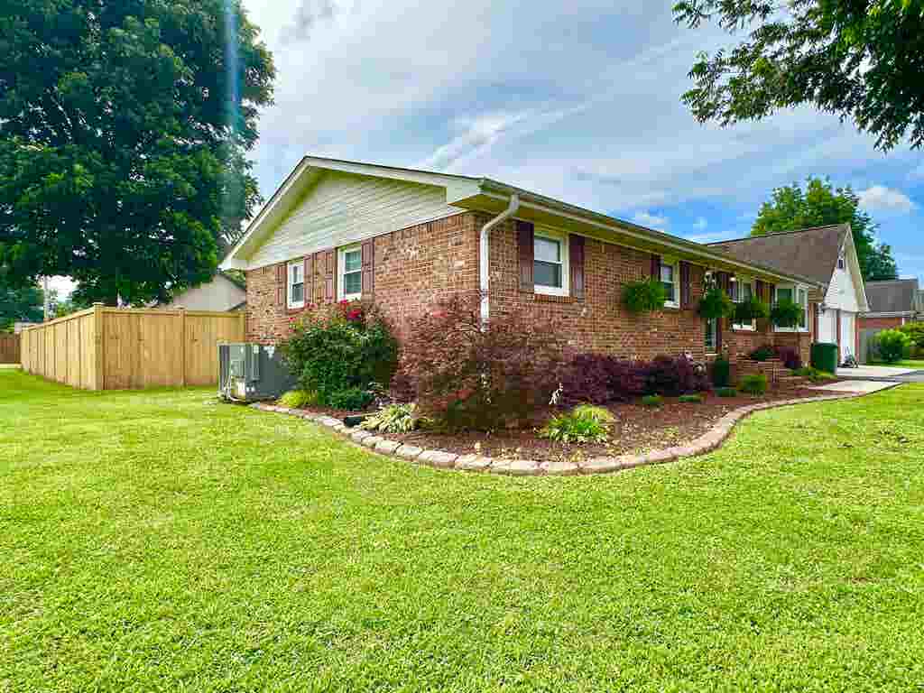 Photo of 403 Union Ave, Muscle Shoals, AL 35661 (MLS # 529487)