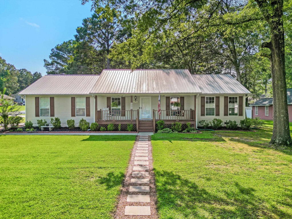 Photo of 2119 SW Wren Ave, Cullman, AL 35055 (MLS # 530312)