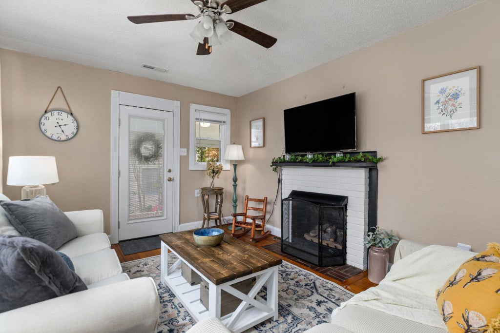 Photo of 800 Ford Ave, Muscle Shoals, AL 35661 (MLS # 529879)