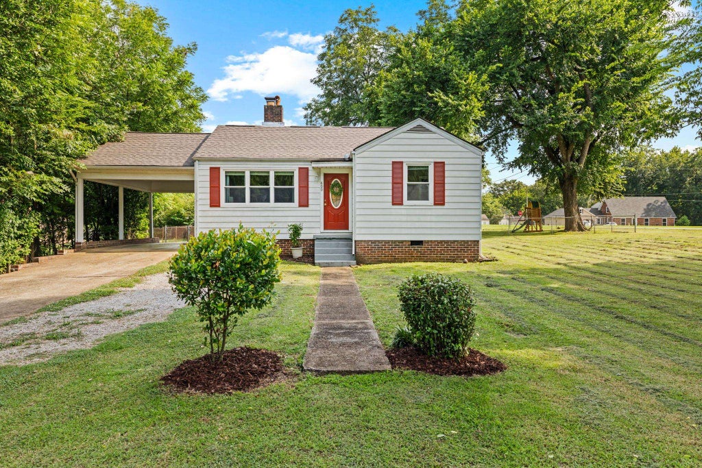 Photo of 800 Ford Ave, Muscle Shoals, AL 35661 (MLS # 529879)