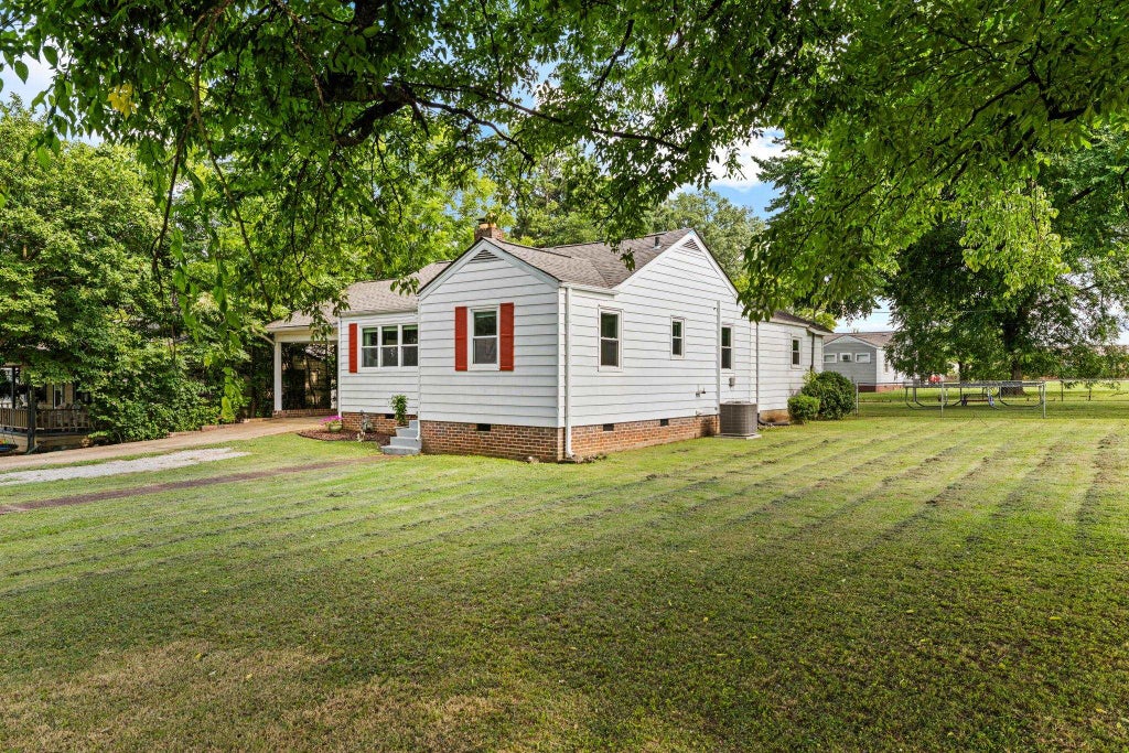 Photo of 800 Ford Ave, Muscle Shoals, AL 35661 (MLS # 529879)