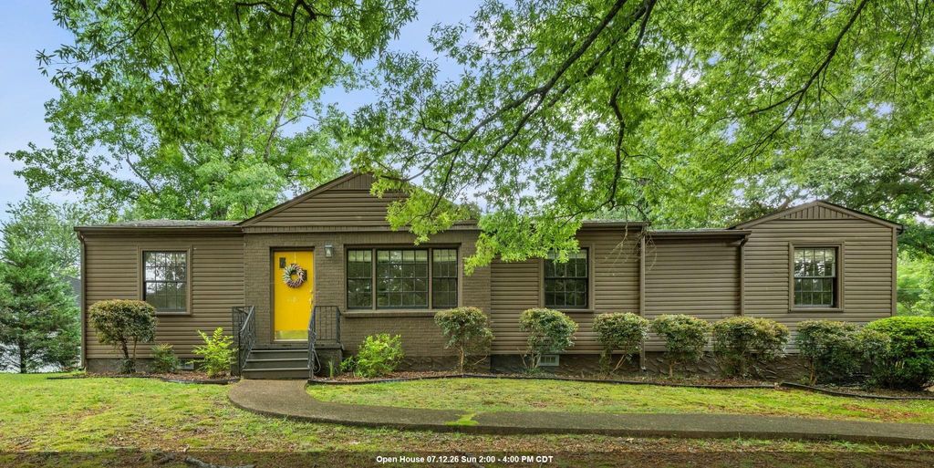 Photo of 1062 Stewart Ave, Florence, AL 35630 (MLS # 529641)