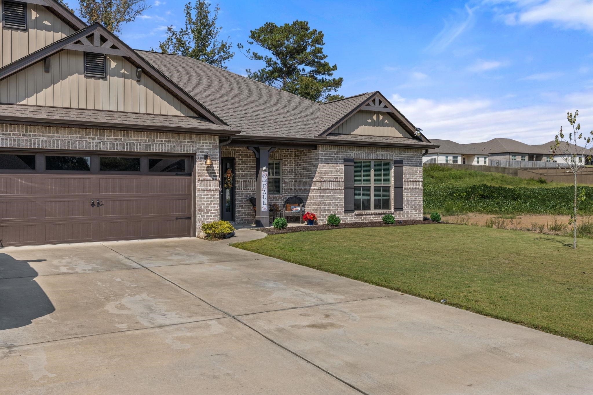 1714 Meadowbrook Dr SE