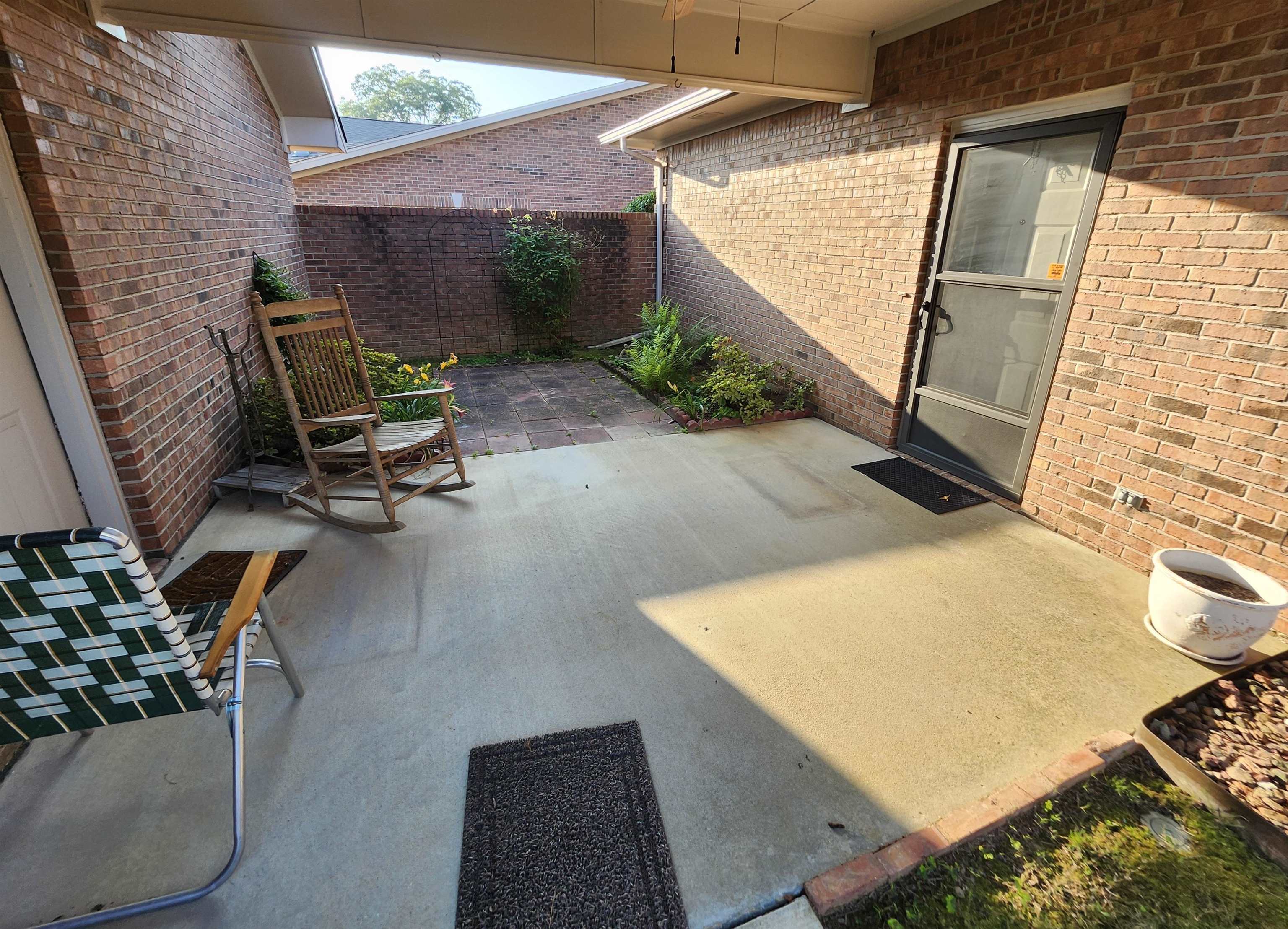 1413 Burnham Dr NE