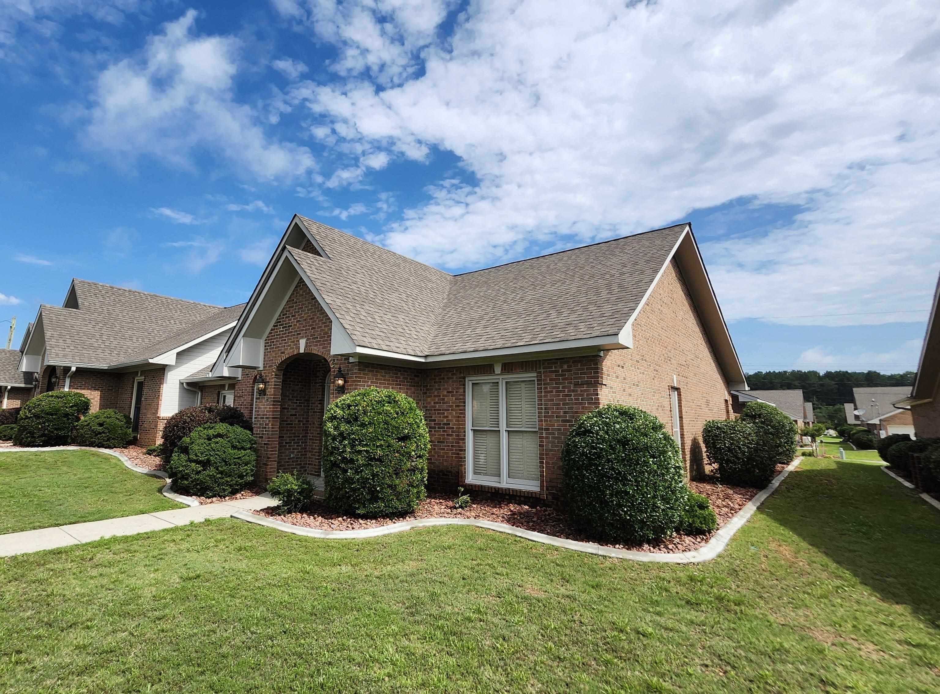 1413 Burnham Dr NE