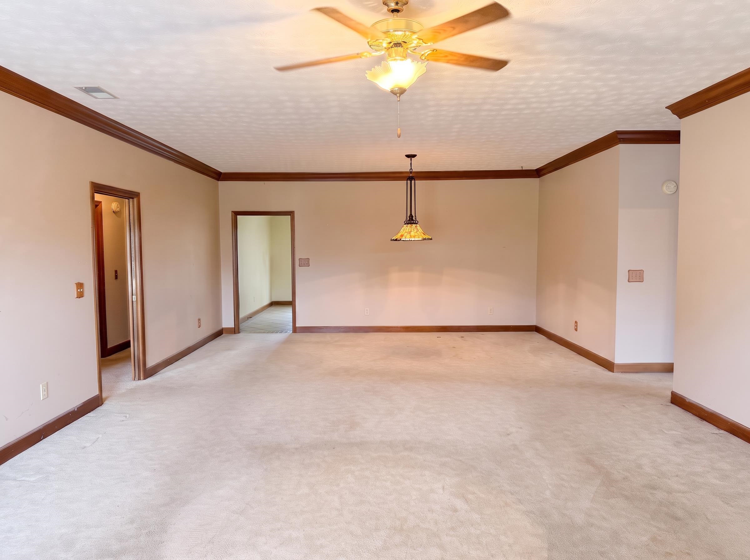 1413 Burnham Dr NE