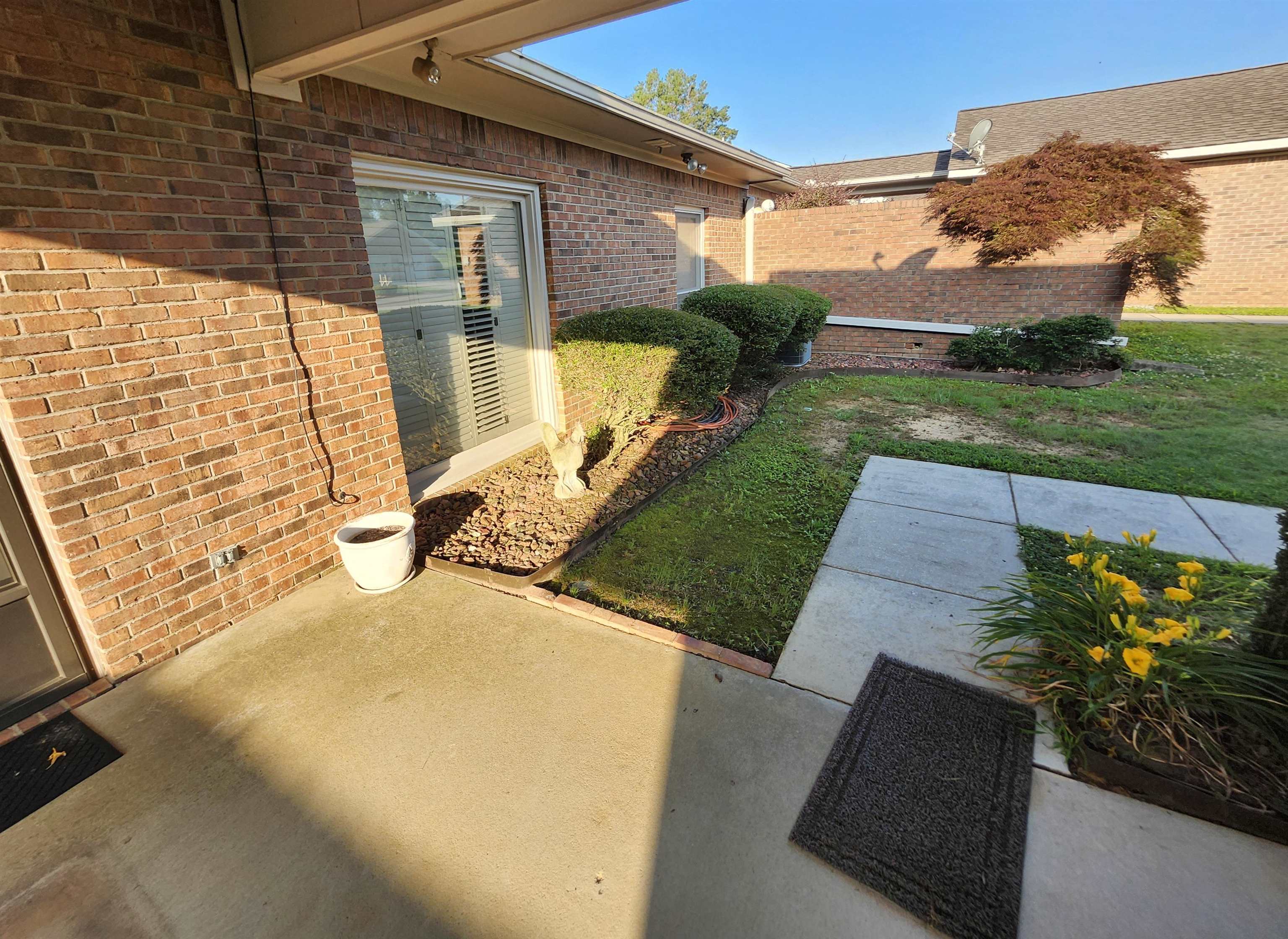 1413 Burnham Dr NE