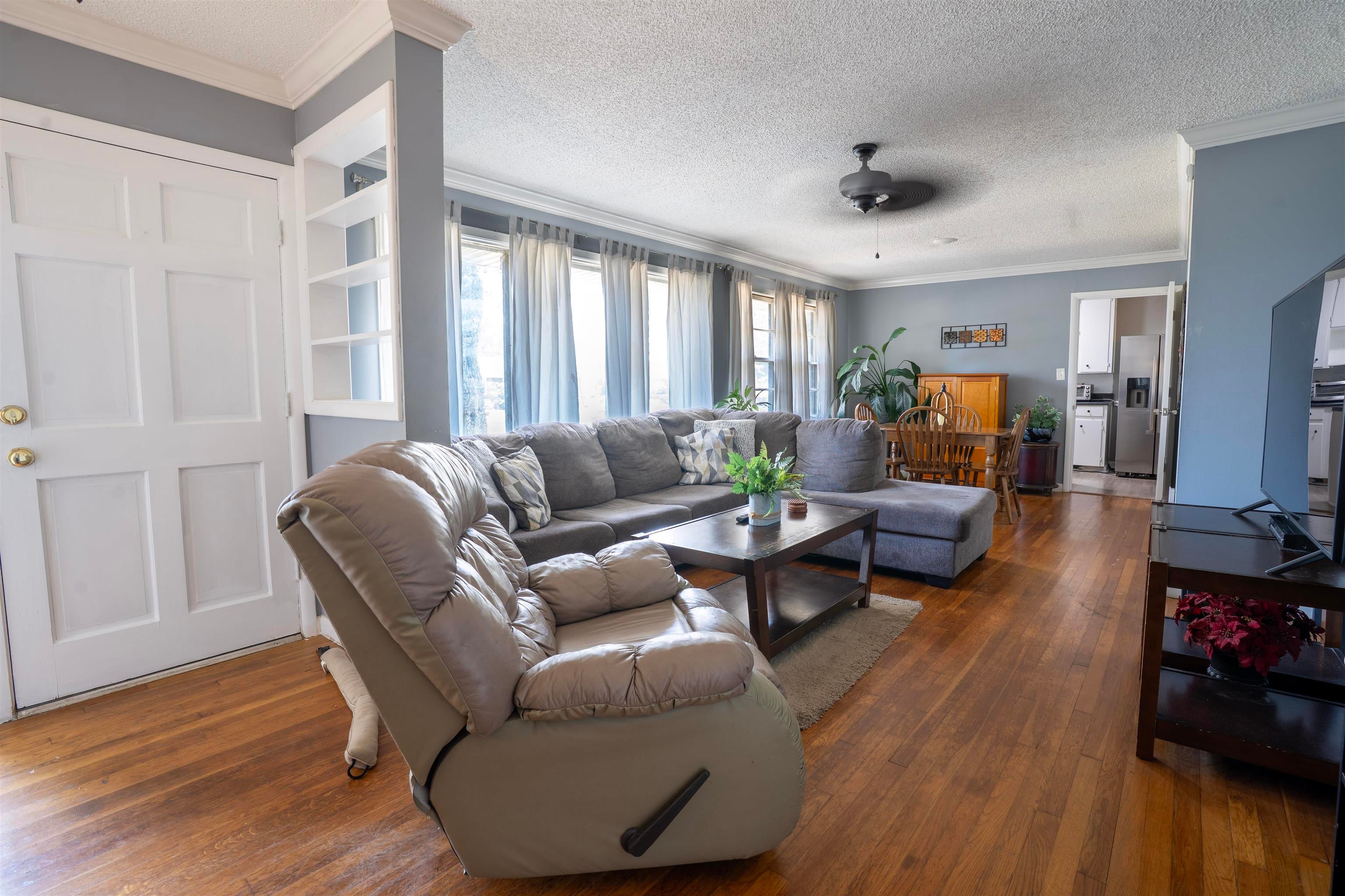 204 W Edison Ave - Photo 2