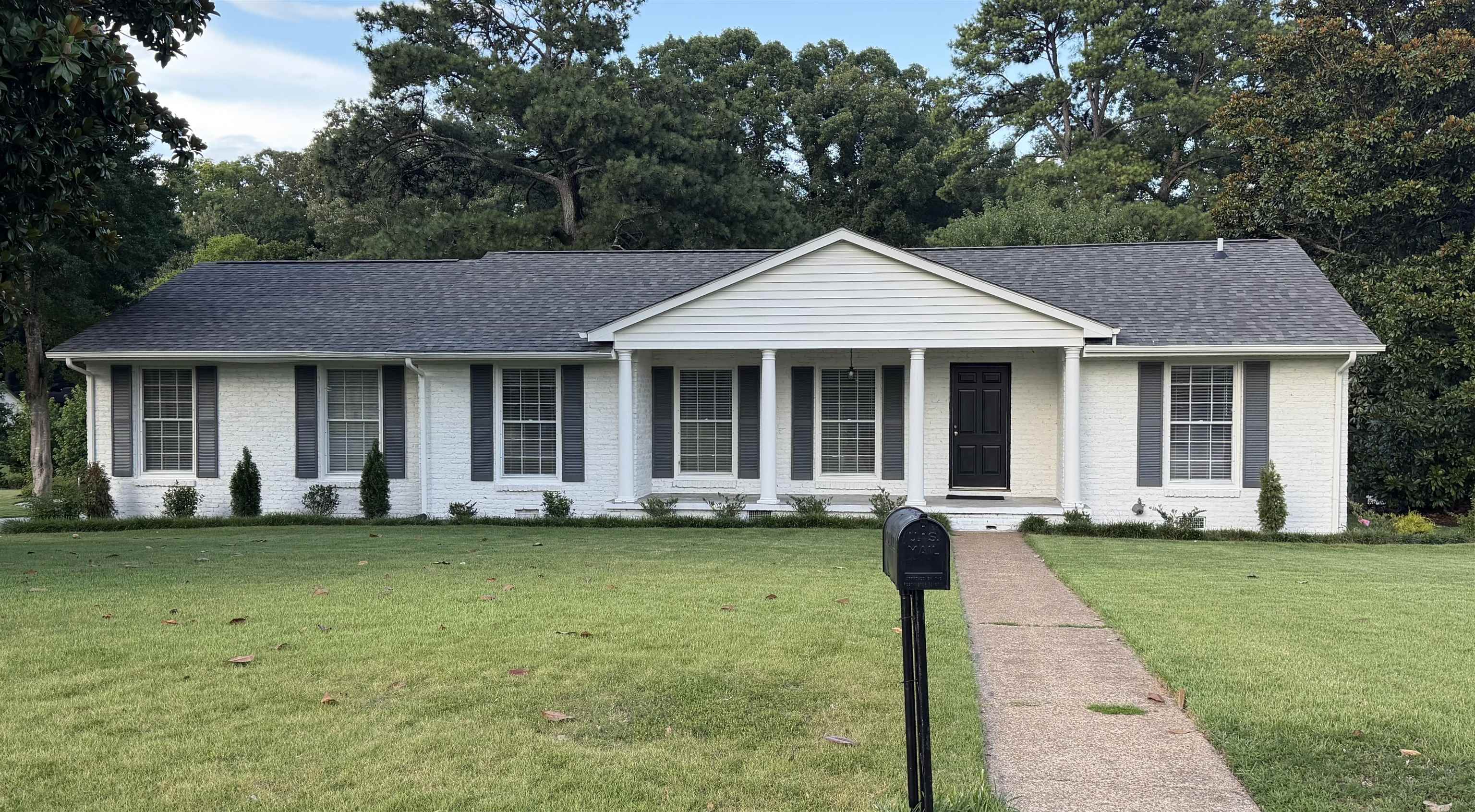 Photo 1 of 23 — 214 Roxie Dr, Florence, AL 35630