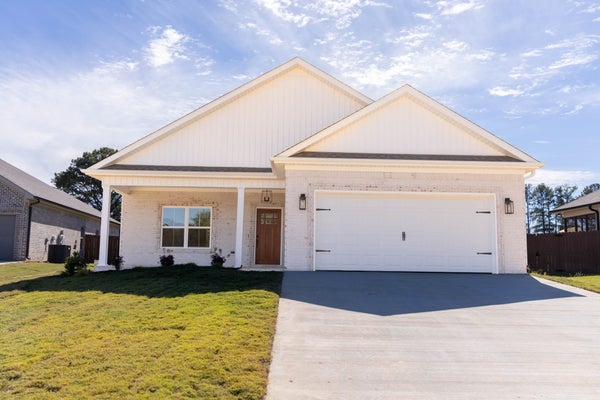 150 SUGAR MAPLE DR, FLORENCE, AL 35633 - Image 0bc65cc05be61eb8ec81f62eb67f73b6/43697948