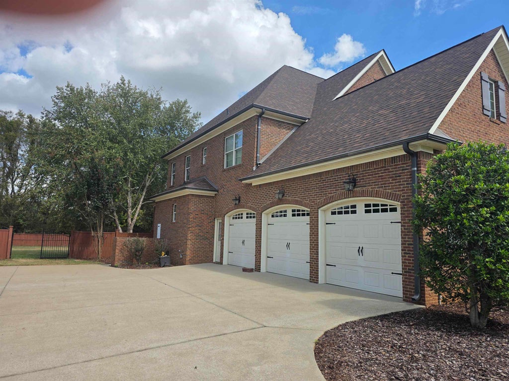 Photo of 112 Dalton Ln, Tuscumbia, AL 35674 (MLS # 531602)