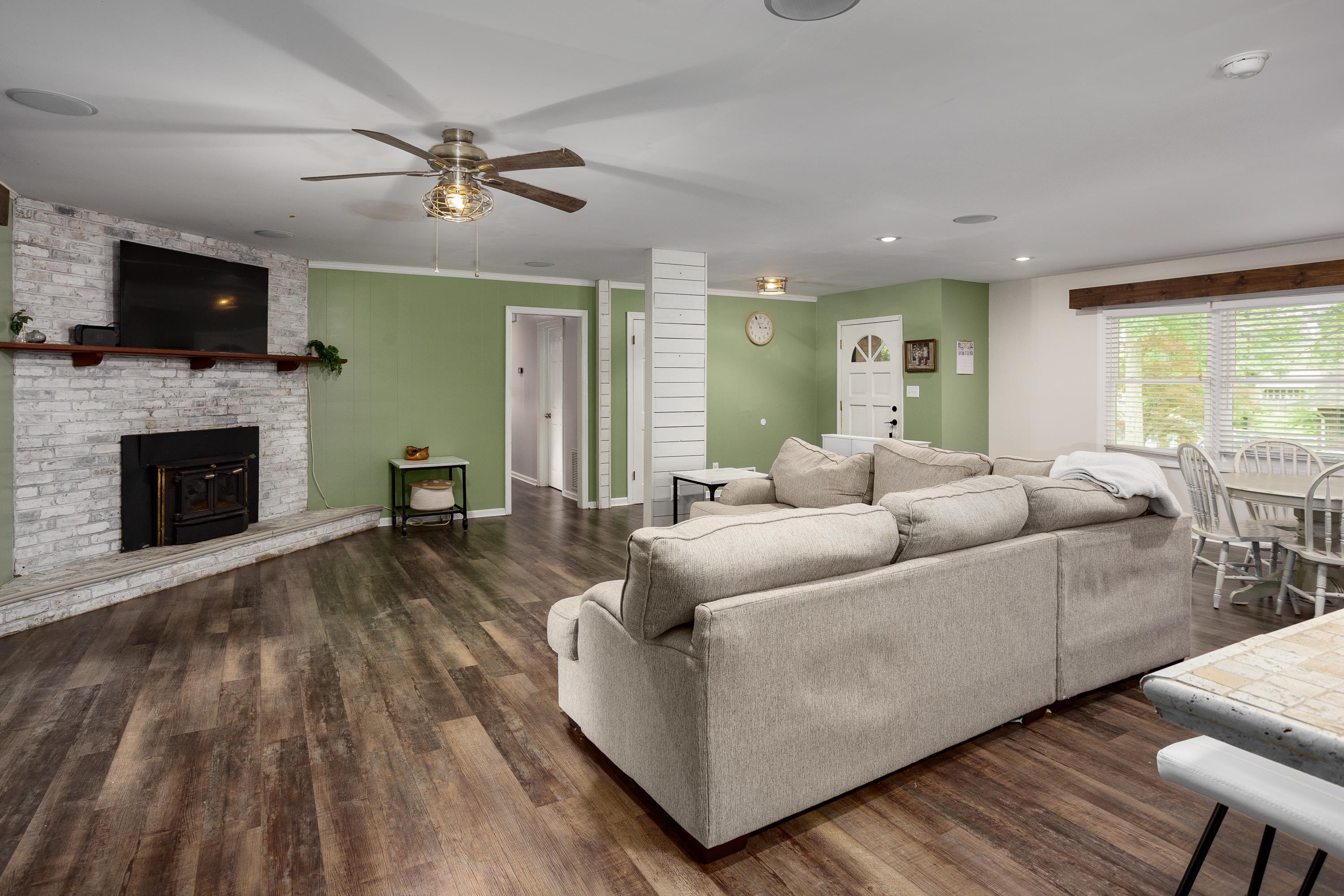 214 Shirley Dr