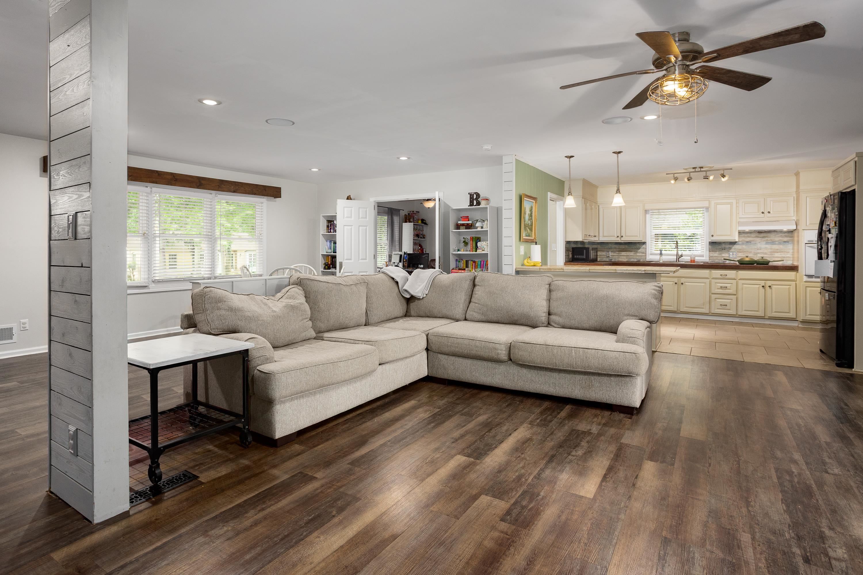 214 Shirley Dr