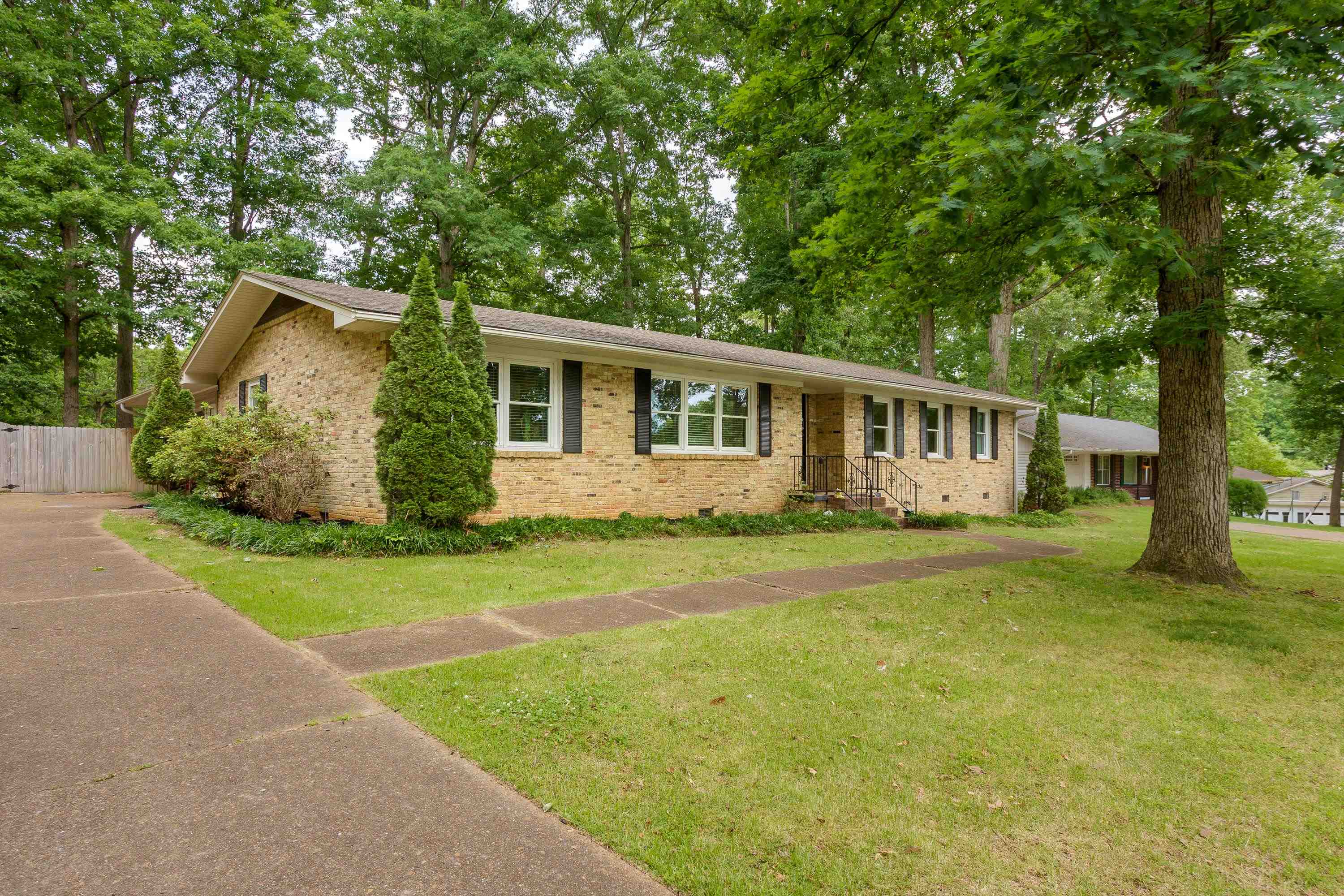 214 Shirley Dr