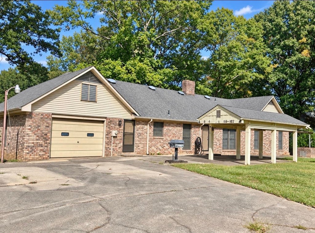 Photo of 507 Oak Hill Ave, Sheffield, AL 35660 (MLS # 531854)