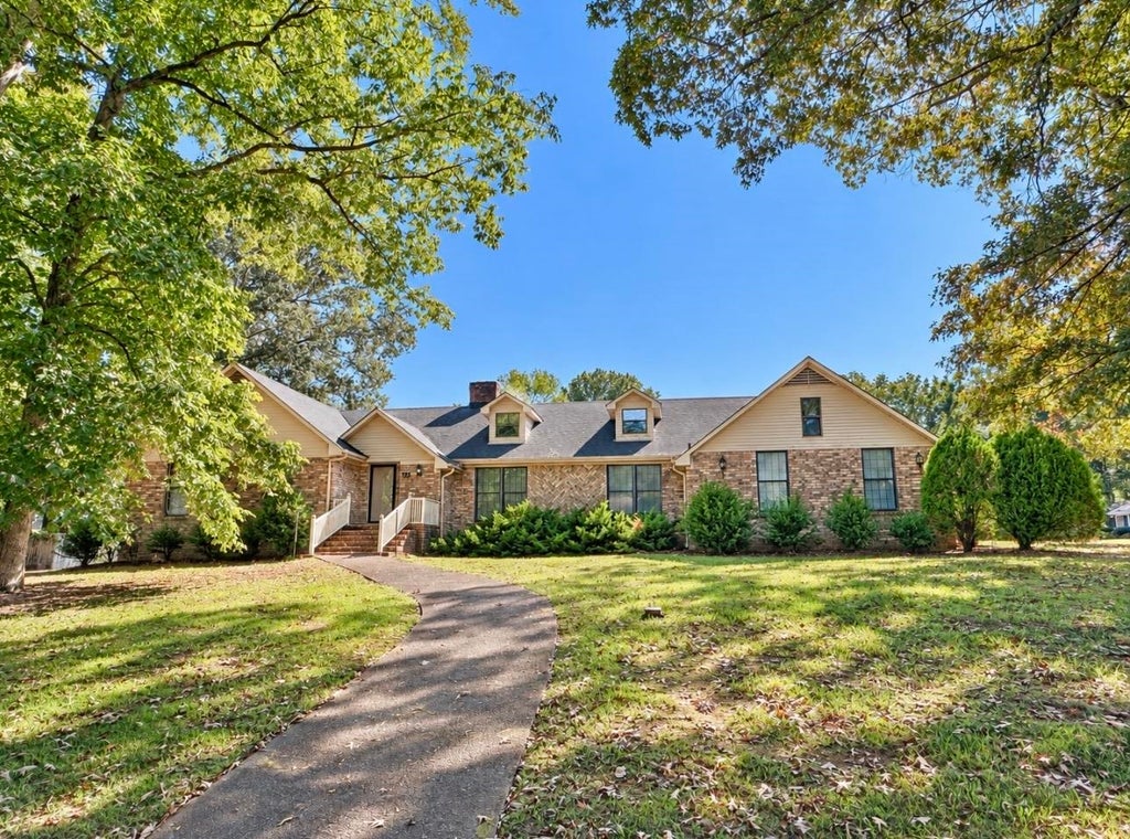 Photo of 507 Oak Hill Ave, Sheffield, AL 35660 (MLS # 531854)