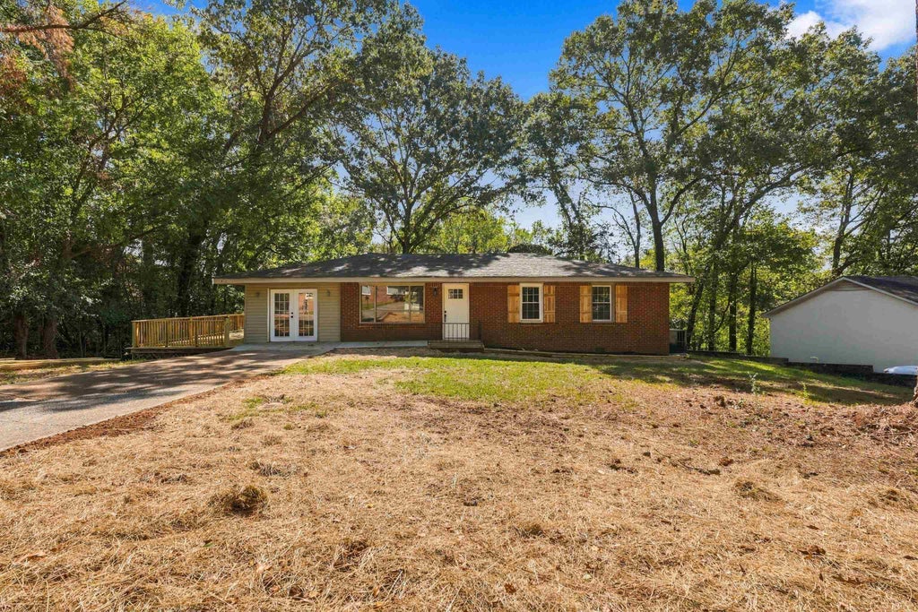 Photo of 905 Fairchild Ave, Florence, AL 35630 (MLS # 531842)