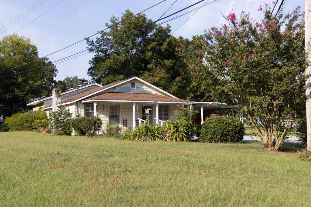 Photo of 11115 Frankfort Rd, Tuscumbia, AL 35674 (MLS # 531388)