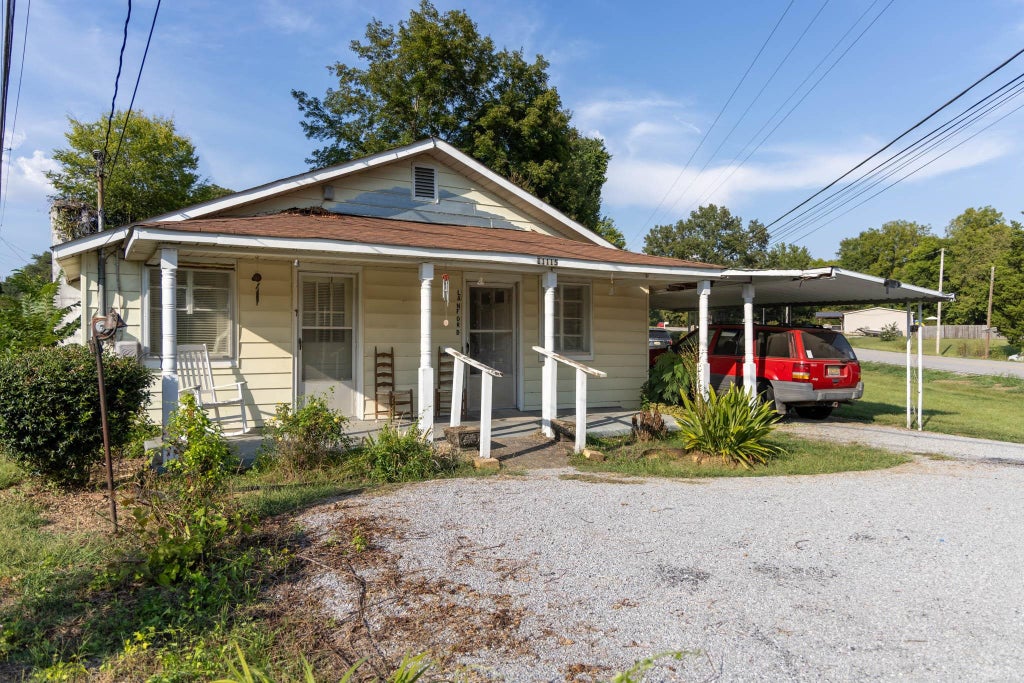 Photo of 11115 Frankfort Rd, Tuscumbia, AL 35674 (MLS # 531388)