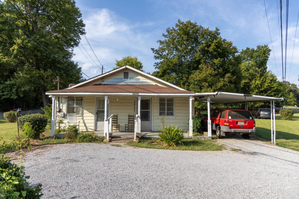 Photo of 11115 Frankfort Rd, Tuscumbia, AL 35674 (MLS # 531388)