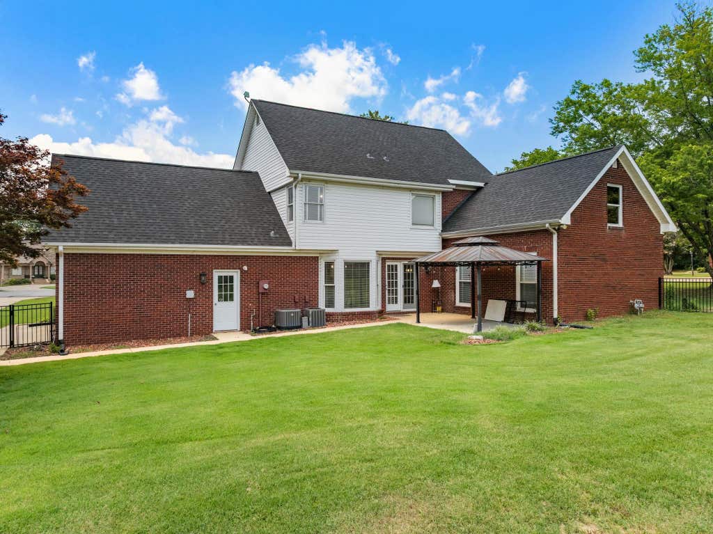 Photo of 333 Reynolds Dr, Rogersville, AL 35652 (MLS # 529950)