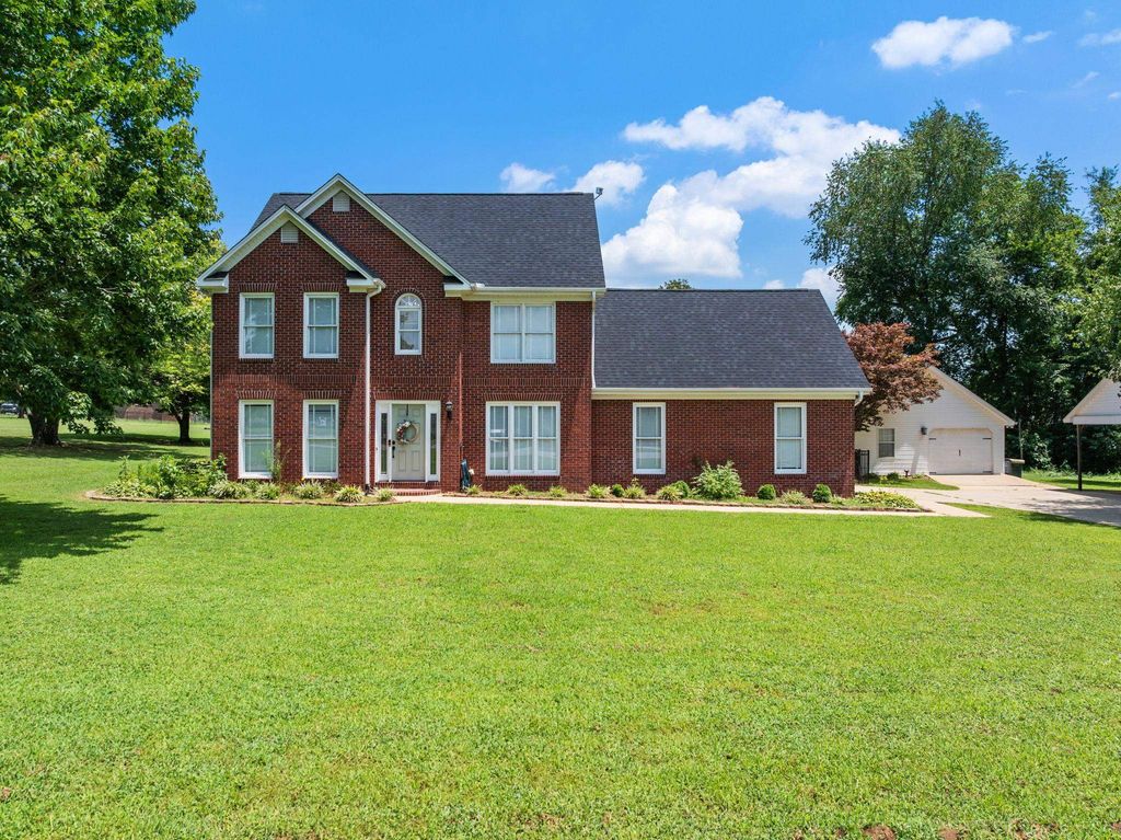 Photo of 333 Reynolds Dr, Rogersville, AL 35652 (MLS # 529950)