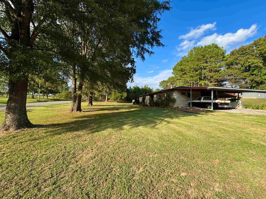 Photo of 830 Co Rd 547, Rogersville, AL 35652 (MLS # 531826)