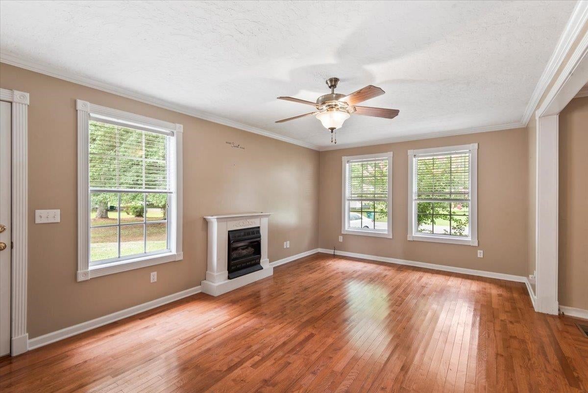 324 Linda Warren Cir