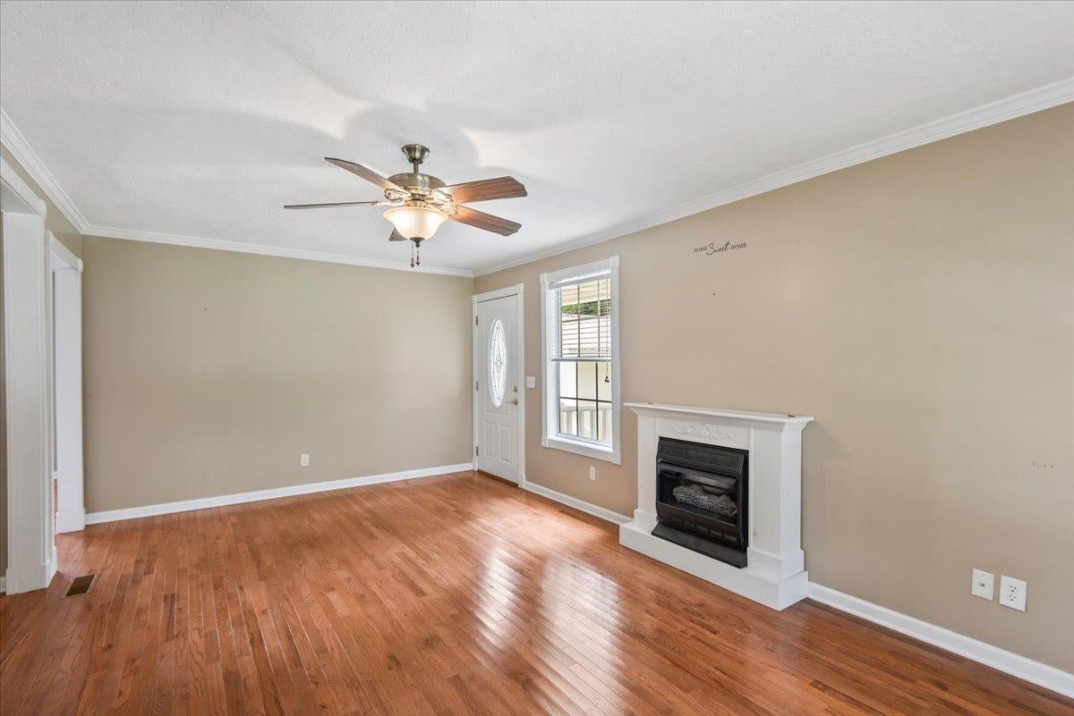 324 Linda Warren Cir