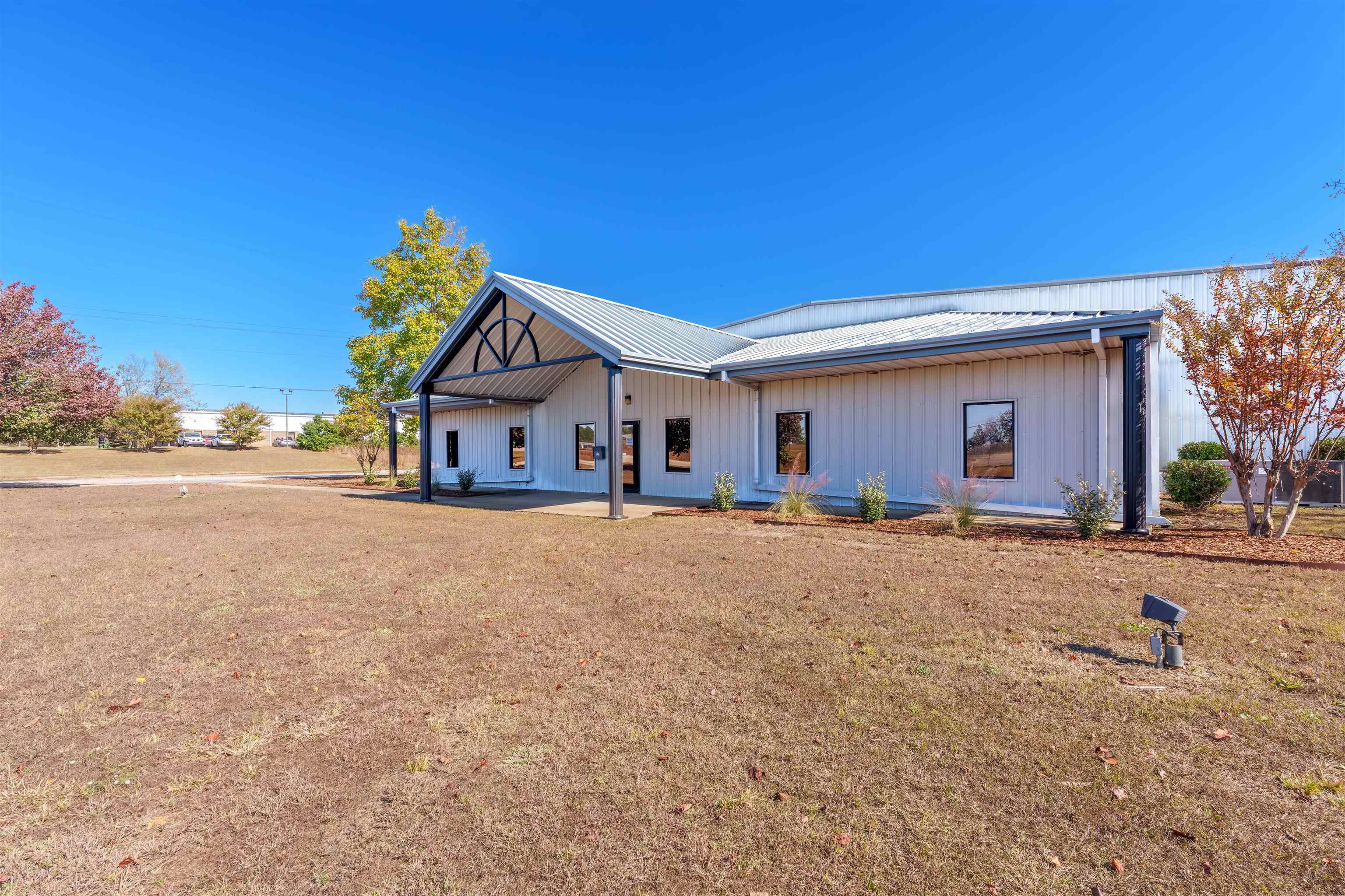 4504 Helton Dr