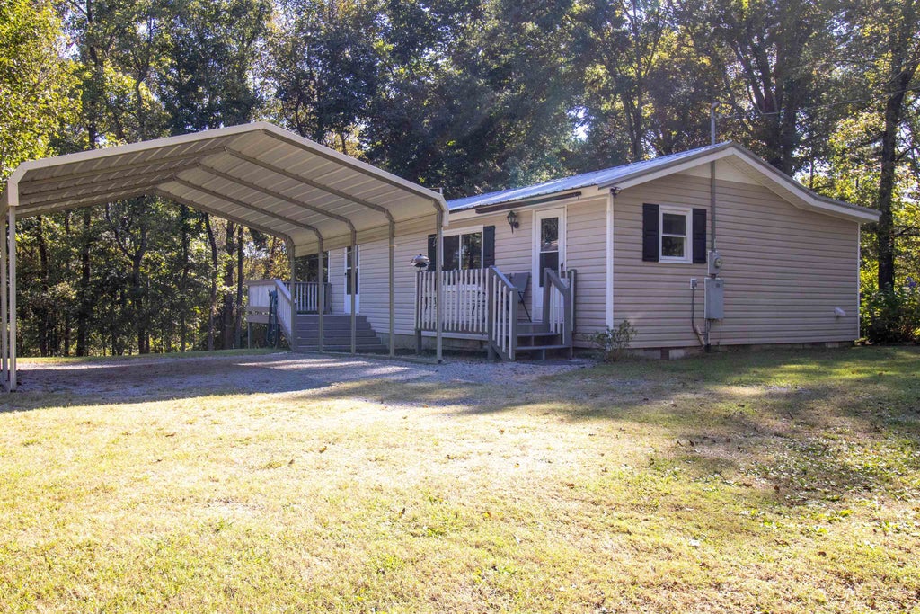 Photo of 106 Hand Rd, Falkville, AL 35622 (MLS # 531707)