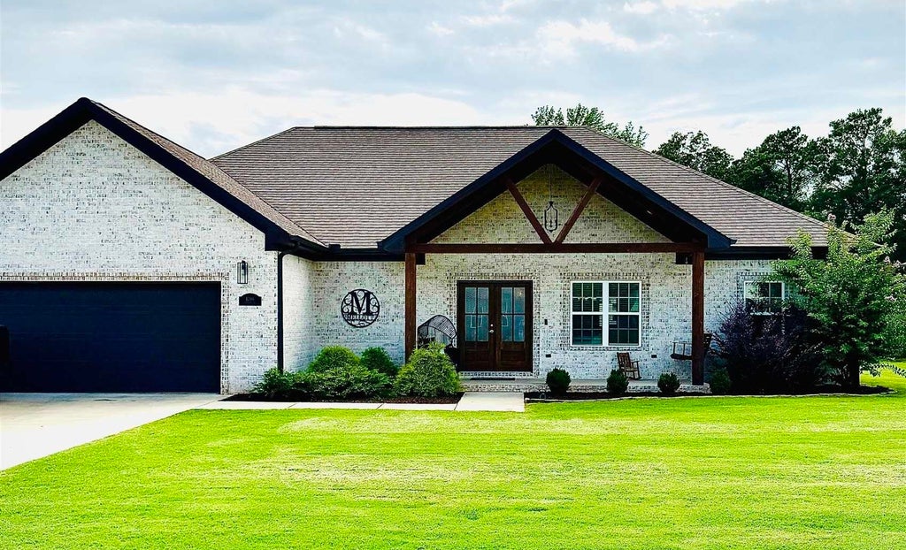 Photo of 1206 Glendora Ave, Tuscumbia, AL 35674 (MLS # 529709)