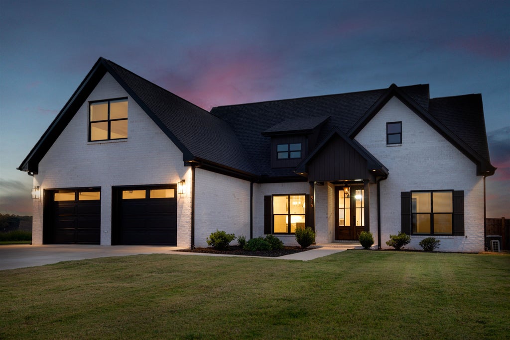 Photo of 510 Cottontail Tr, Killen, AL 35645 (MLS # 531065)