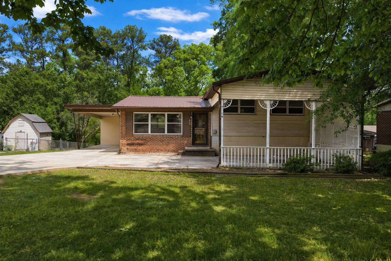 1315 Lakeside Dr NW