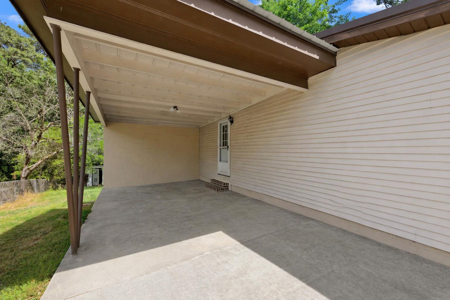 1315 Lakeside Dr NW
