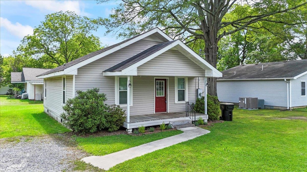 114 NW Morgan Ave
