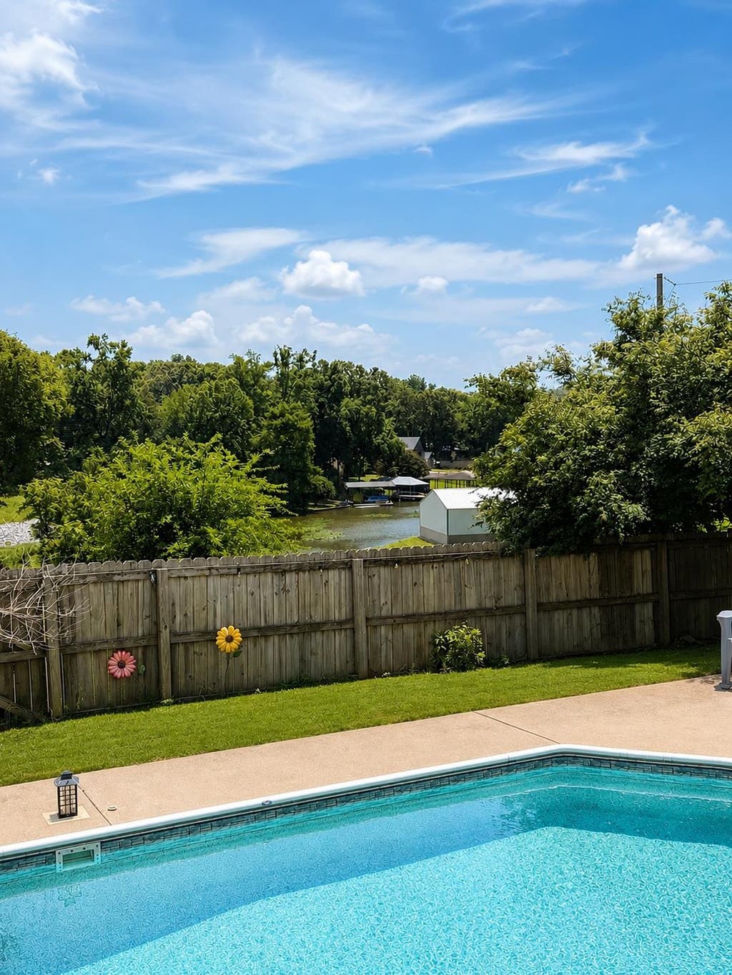 Photo of 220 Riverhaven Dr, Muscle Shoals, AL 35661 (MLS # 529851)
