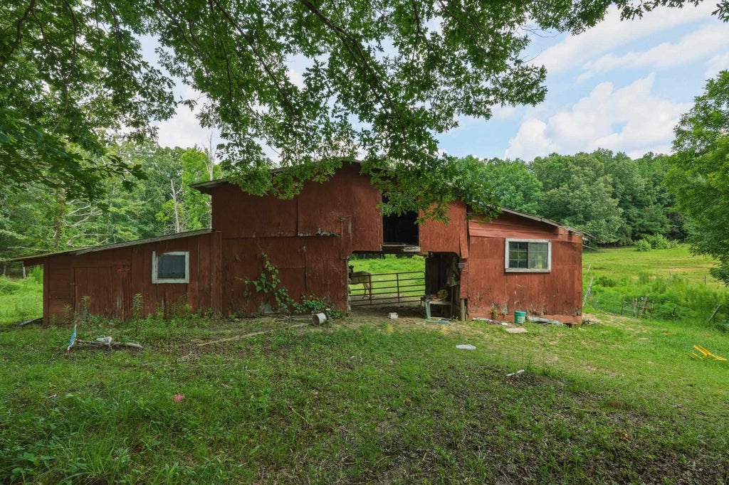 Photo of 12210 Mt Hester Rd, Cherokee, AL 35616 (MLS # 529718)