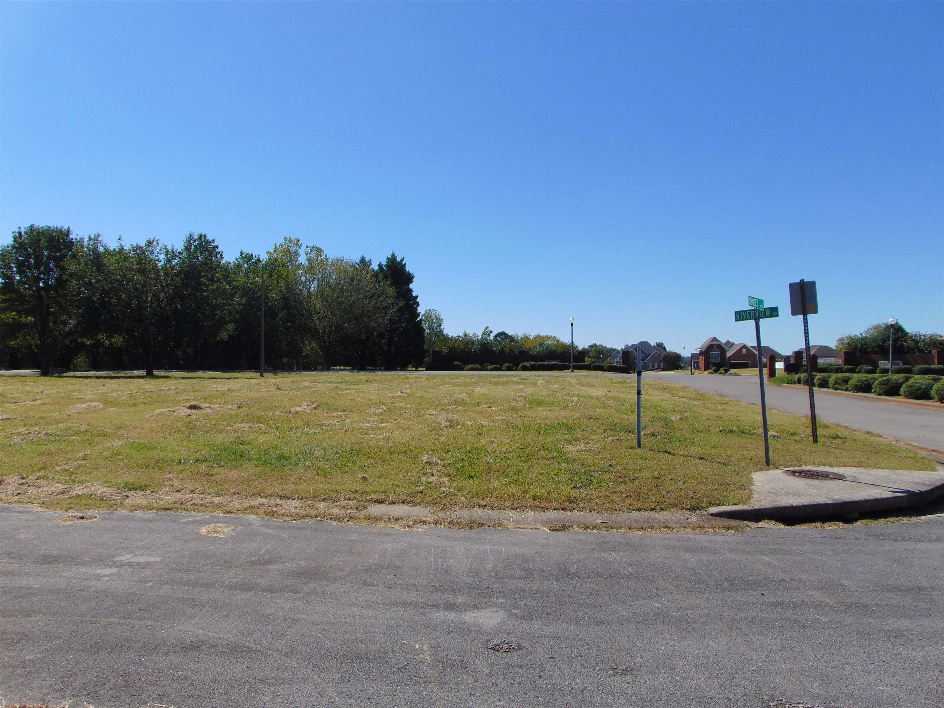 20 Riverview Dr