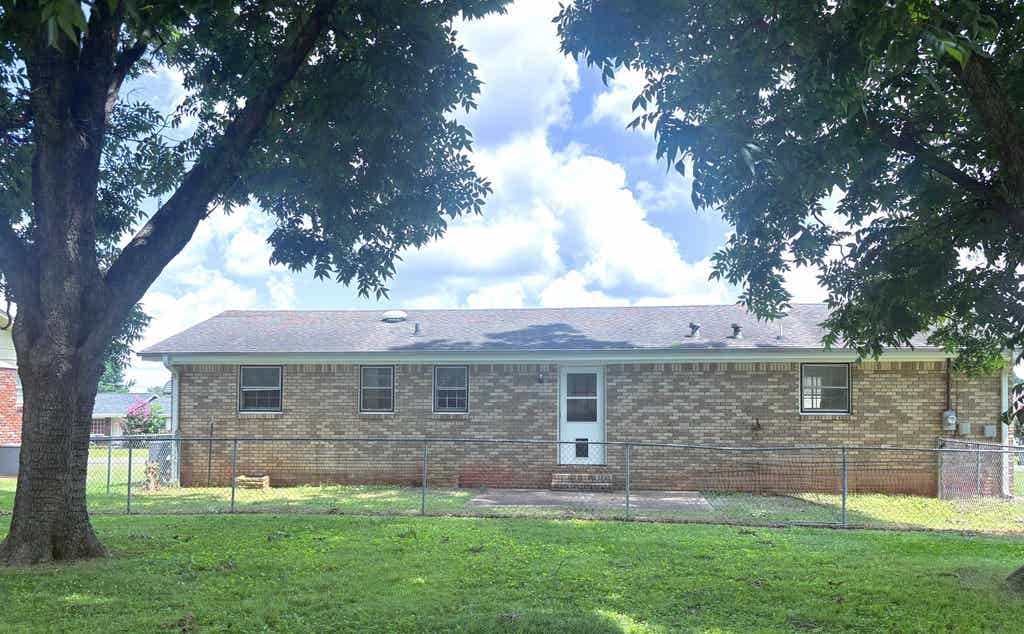 Photo of 706 Brighton Ave, Muscle Shoals, AL 35661 (MLS # 529761)