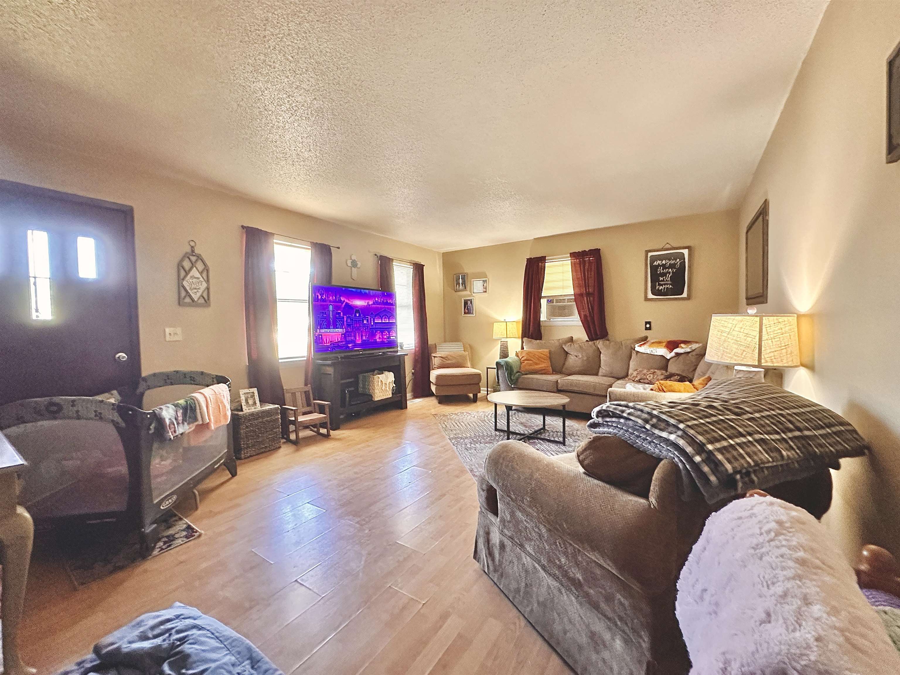 102 Clint Warren St NE