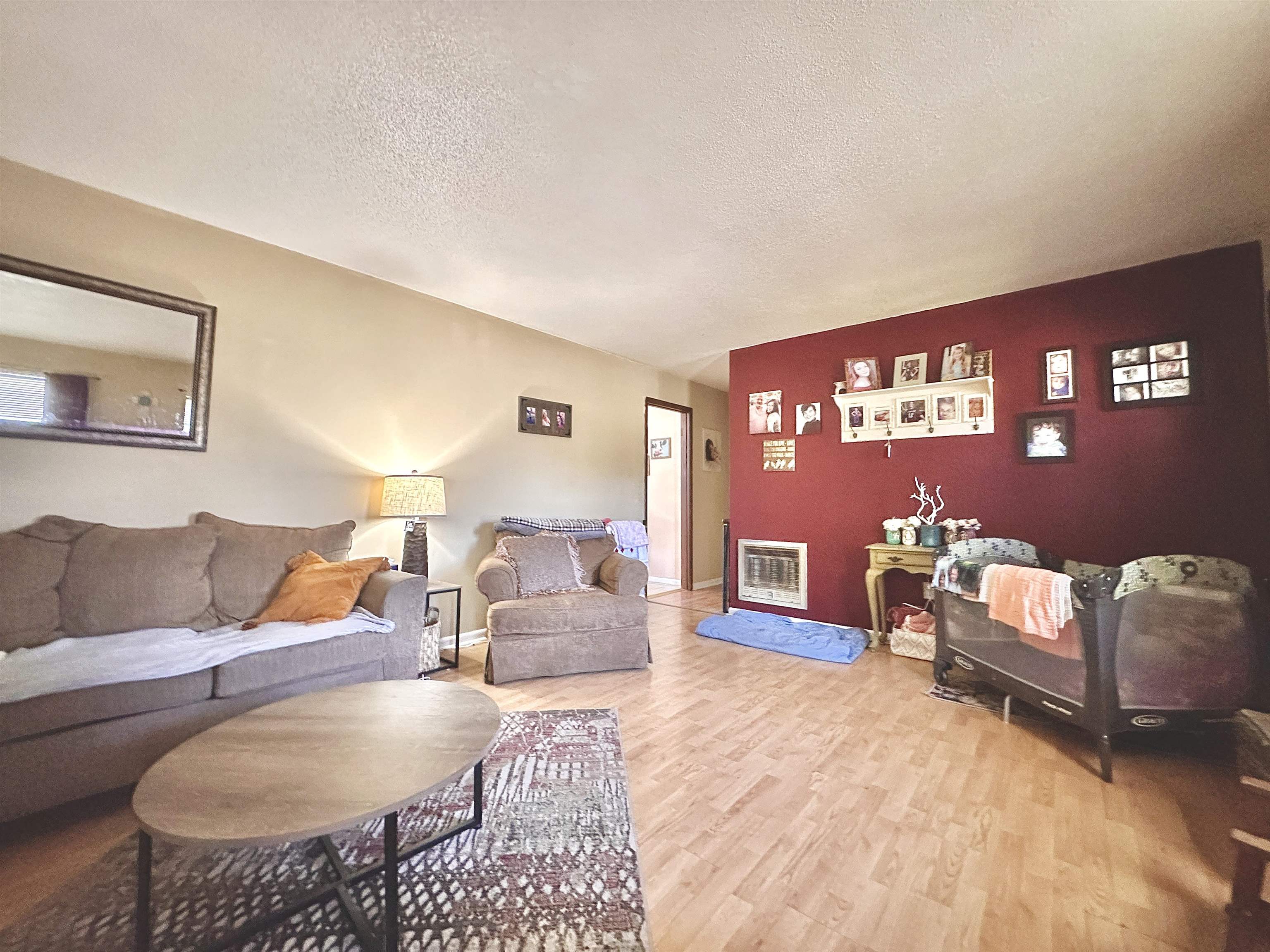102 Clint Warren St NE