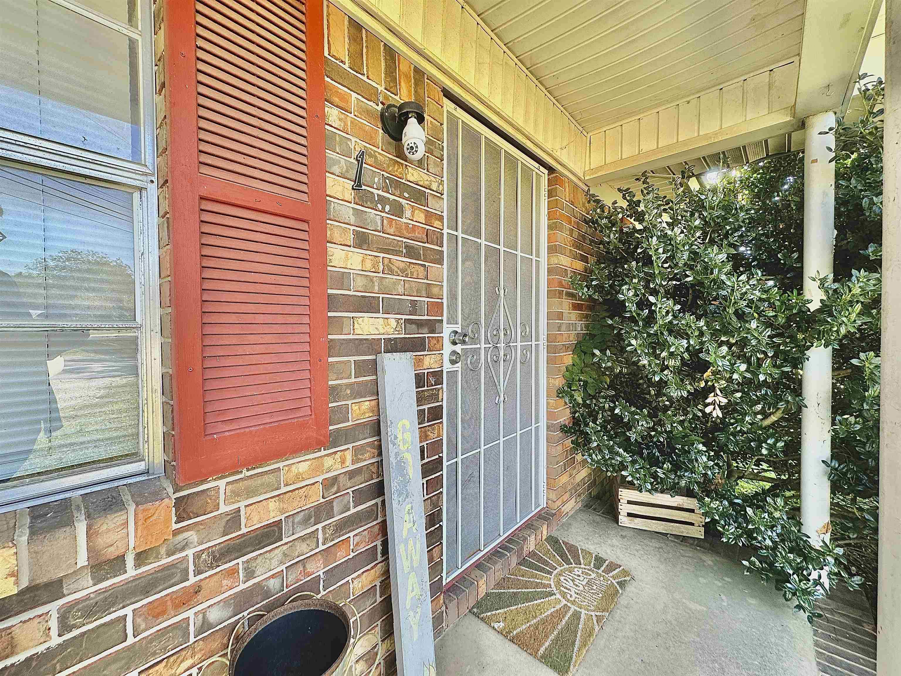 102 Clint Warren St NE