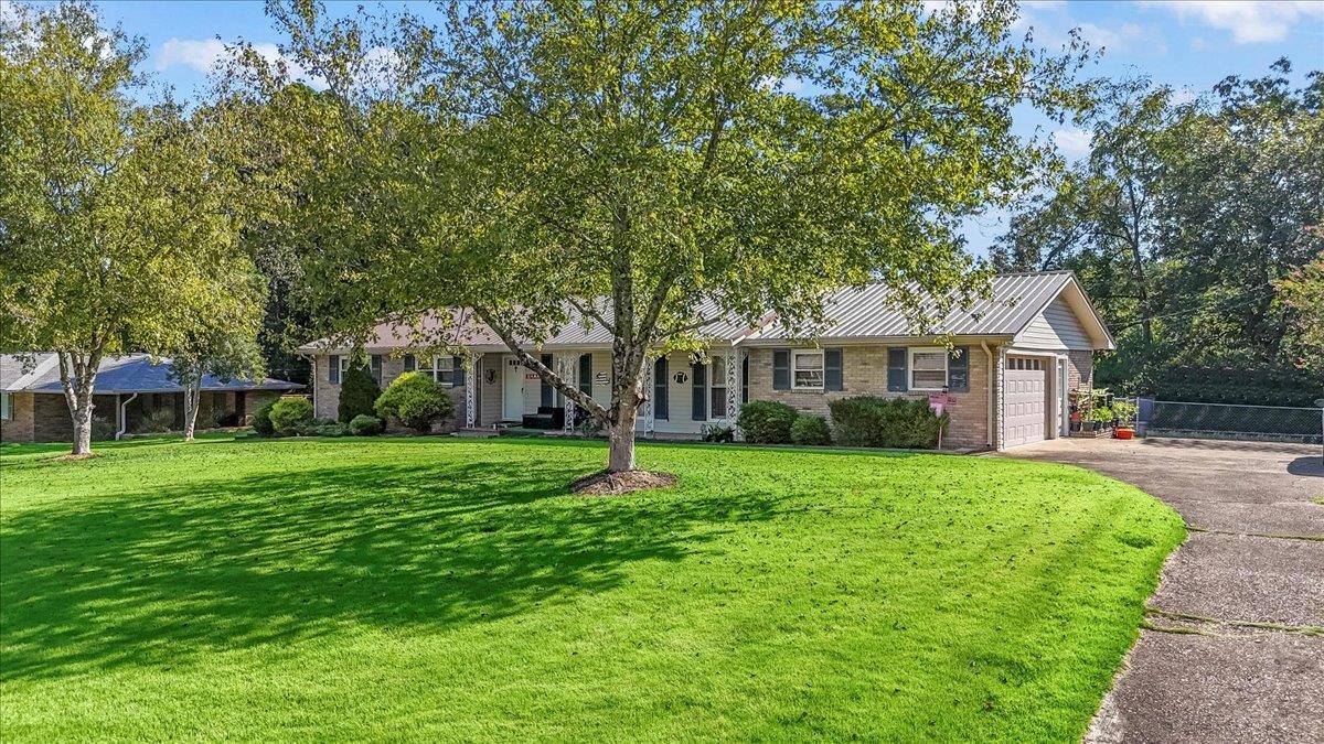 1014 Larkwood Dr NE