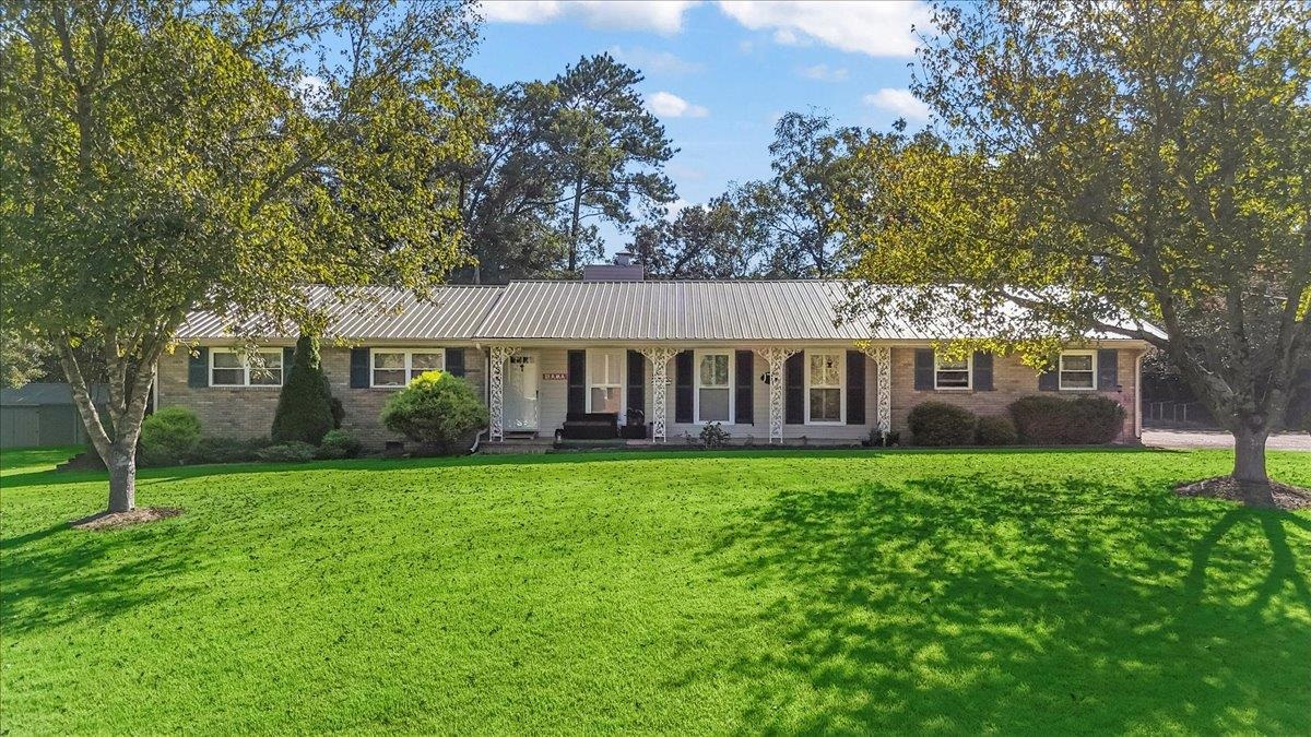 1014 Larkwood Dr NE