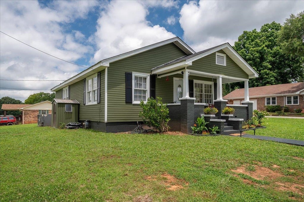 Photo of 1100 Bernice St, Tuscumbia, AL 35674 (MLS # 529577)