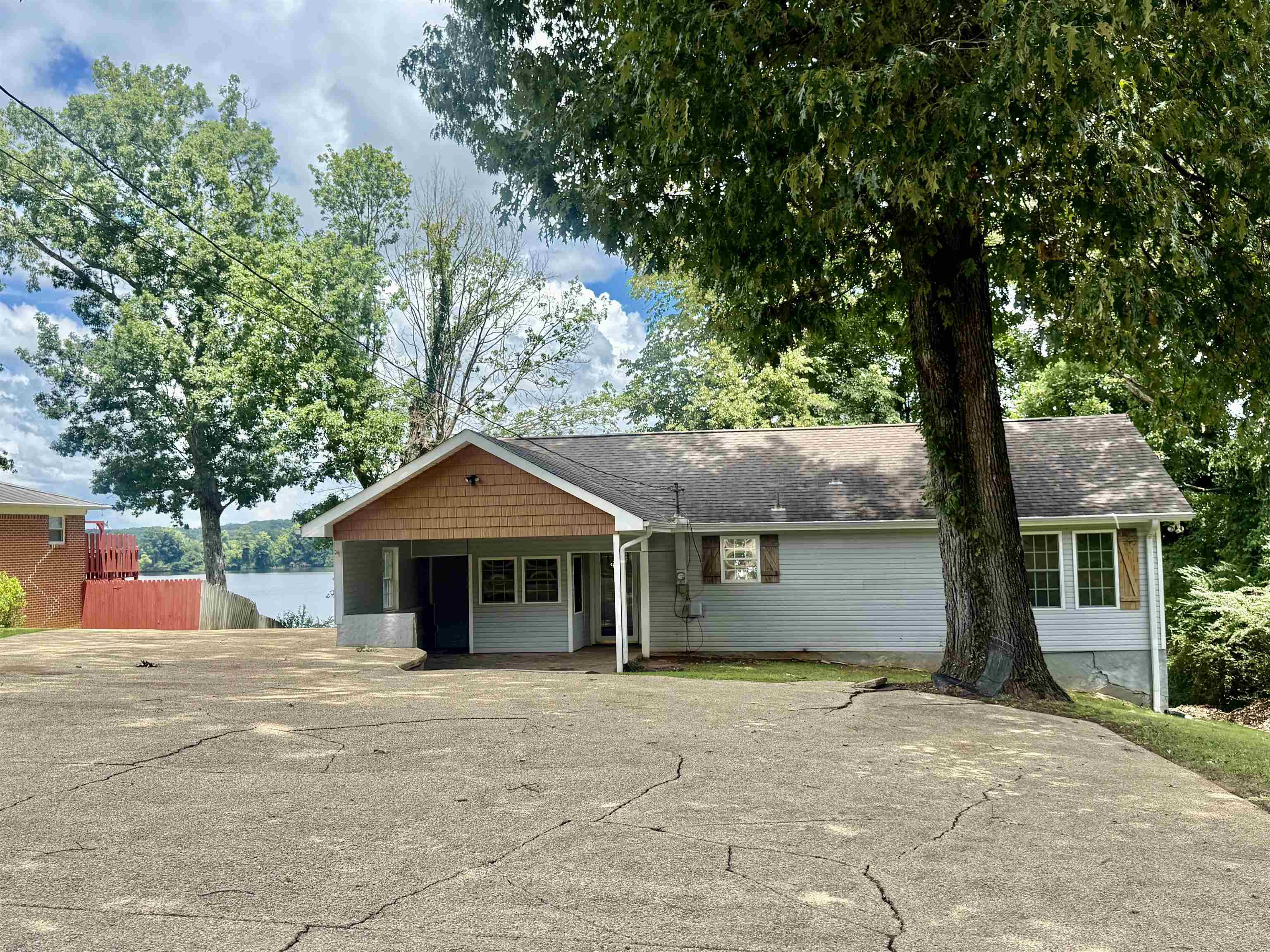 Photo 1 of 34 — 765 Carter Dr, Tuscumbia, AL 35674