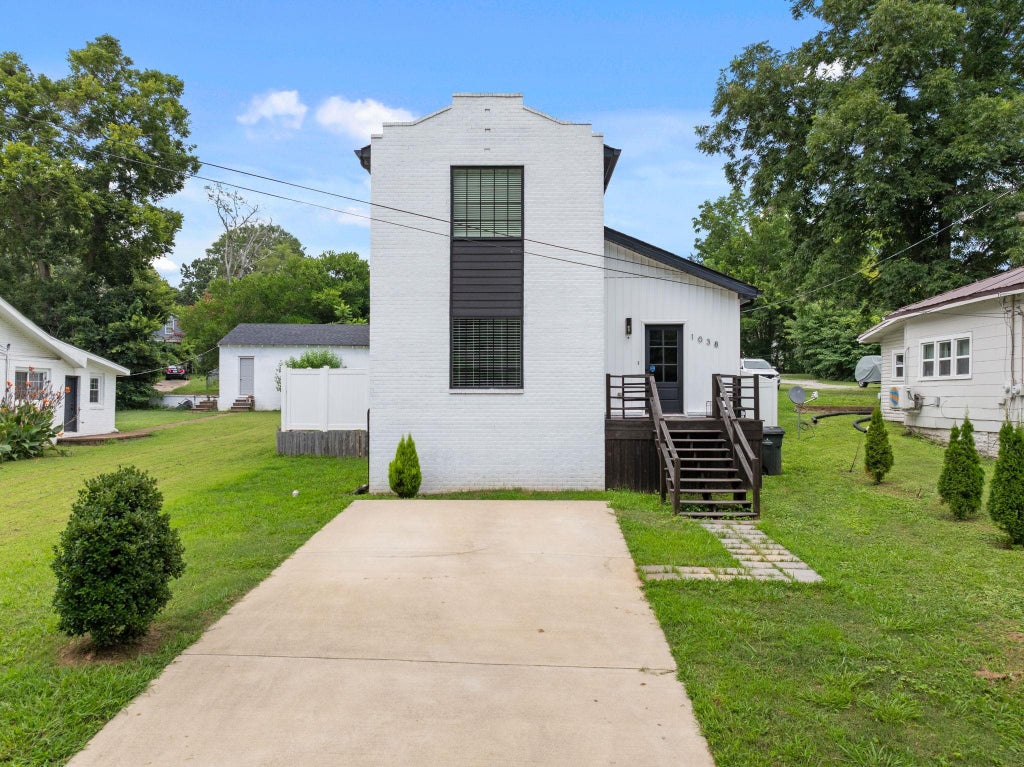 Photo of 1038 N Royal Ave, Florence, AL 35630 (MLS # 530231)