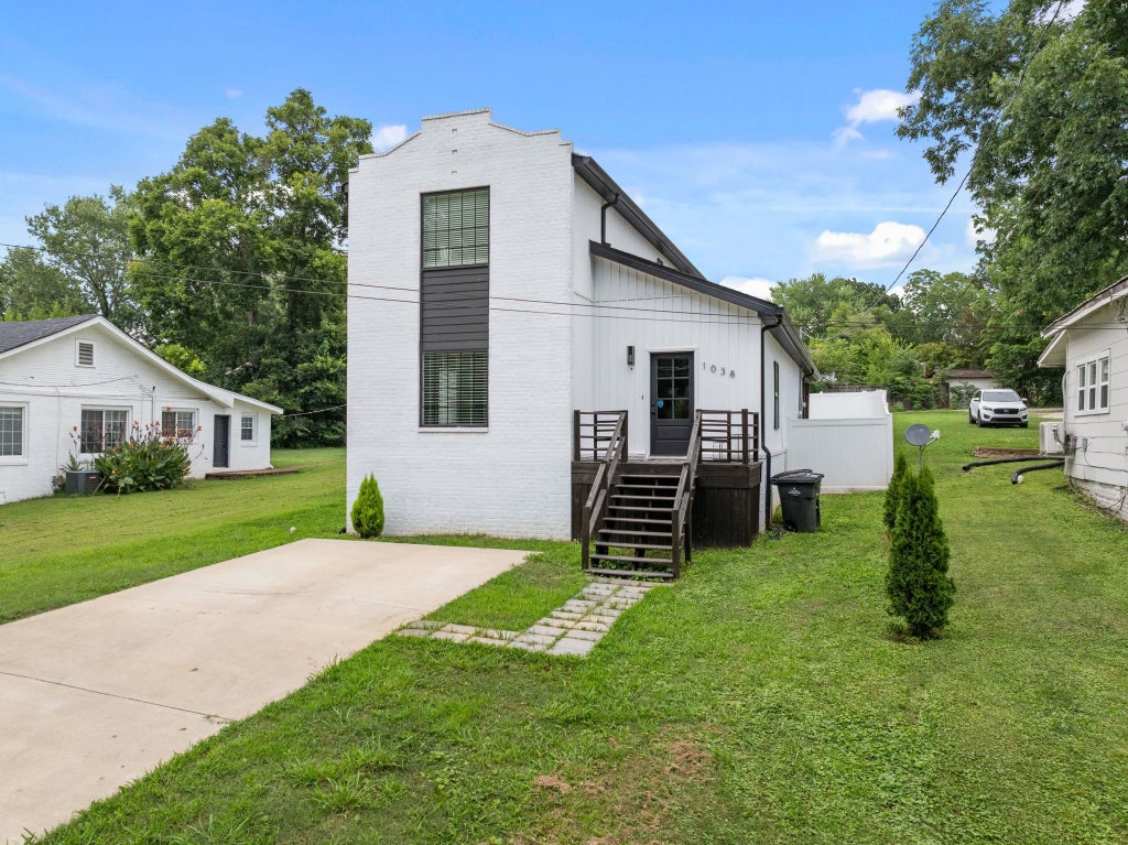 Photo of 1038 N Royal Ave, Florence, AL 35630 (MLS # 530231)